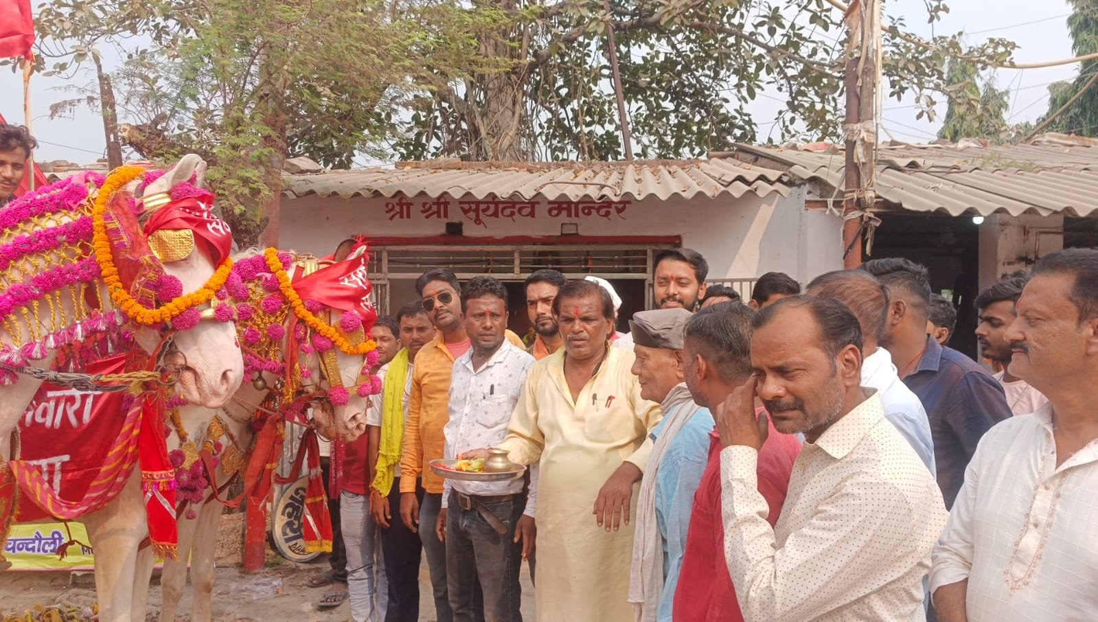 CHANDAULI:छठ पूजा पर यहां भगवान सूर्यदेव से पहले हुई सात घोड़ों की पूजा, जानिए महत्व