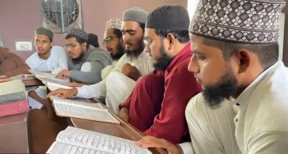 CHANDAULI:यूपी मदरसा शिक्षा एक्ट: 17 लाख छात्रों को ‘राहत’, सुप्रीम कोर्ट ने संवैधानिक करार दिया
